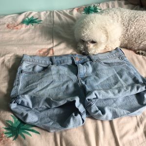 Light denim shorts perfect for summer!